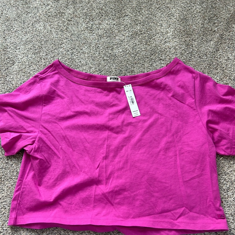 pink t shirt